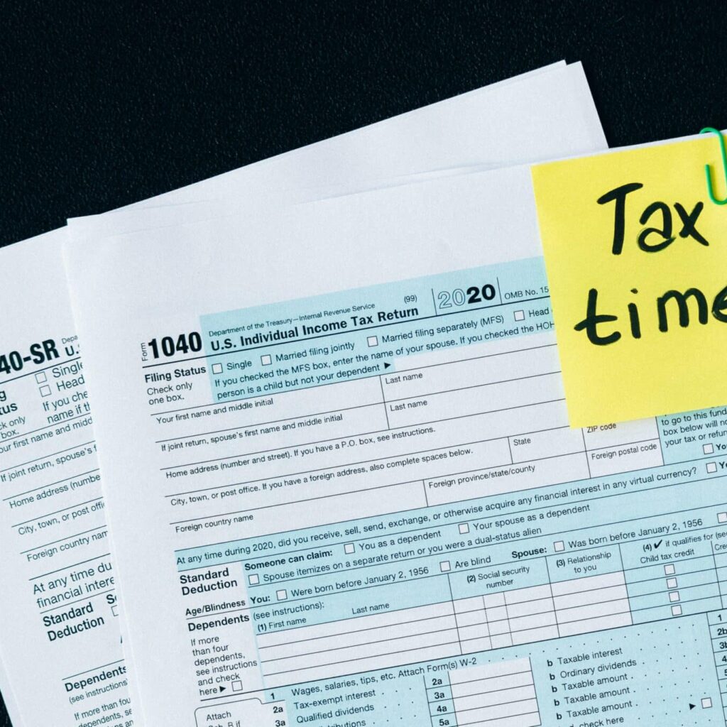Diferentes documentos fiscales del Tax ID, entre ellos el SSN, ITIN y EIN